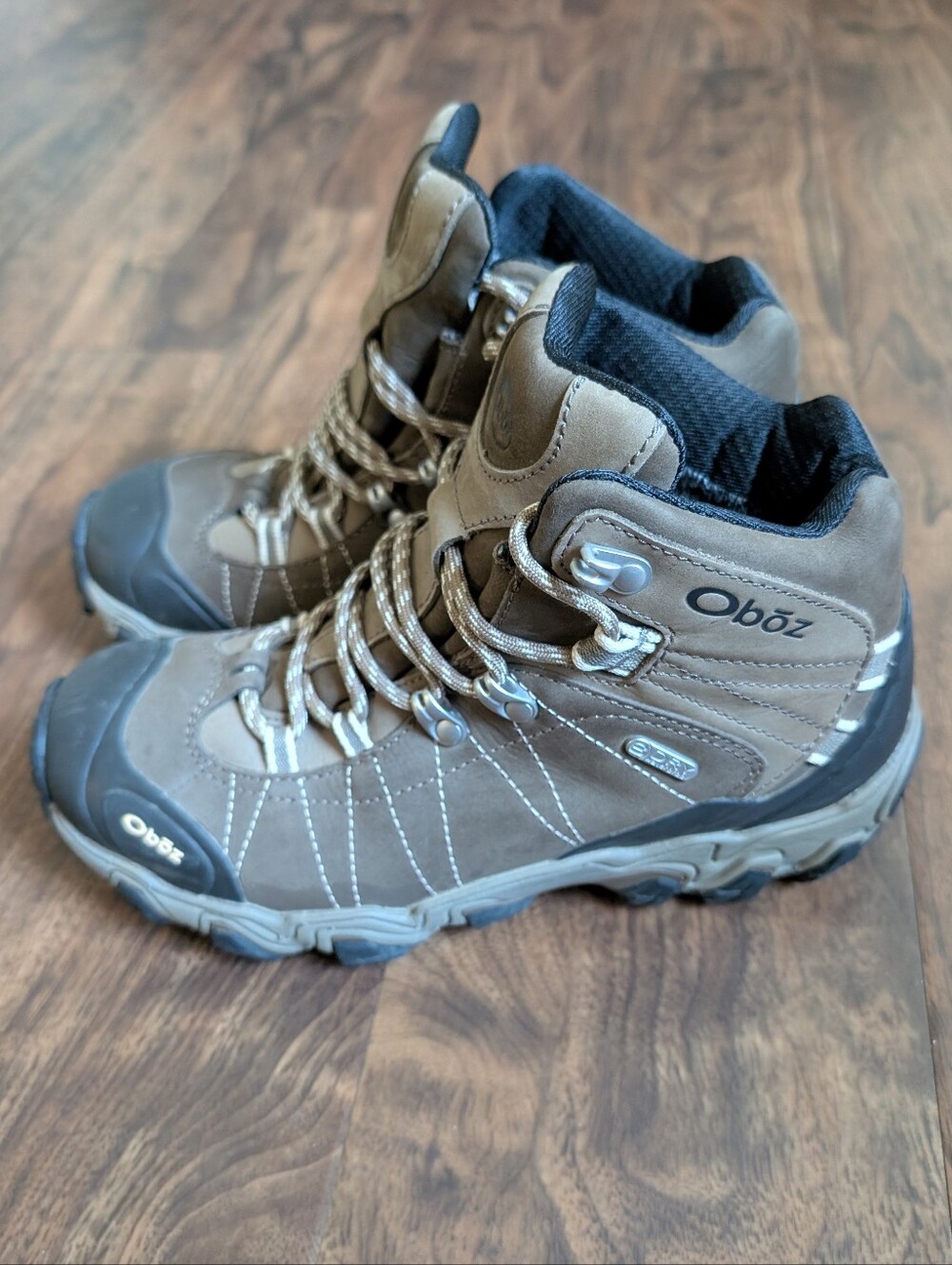 Oboz 7 Womens Brown Hiking Boots - Durable Trail Mid-Height Outdoor